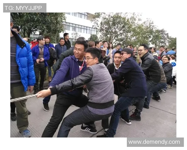 从高空跃入碧波之美探索跳水运动中的力量优雅与心理较量 从高空跃入碧波之美探索跳水运动中的力量优雅与心理较量