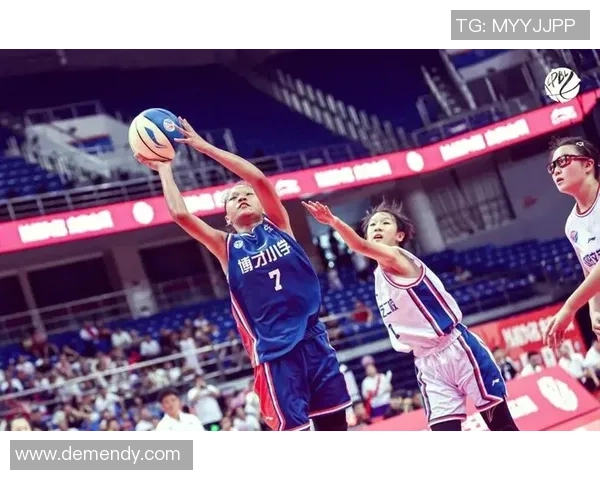 全面聚焦篮球运动员成长历程与赛场辉煌瞬间深度解析展望未来前景