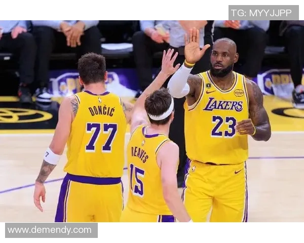 洛杉矶湖人强强对决巅峰之战揭示球队新赛季胜负关键走势 洛杉矶湖人强强对决巅峰之战揭示球队新赛季胜负关键走势